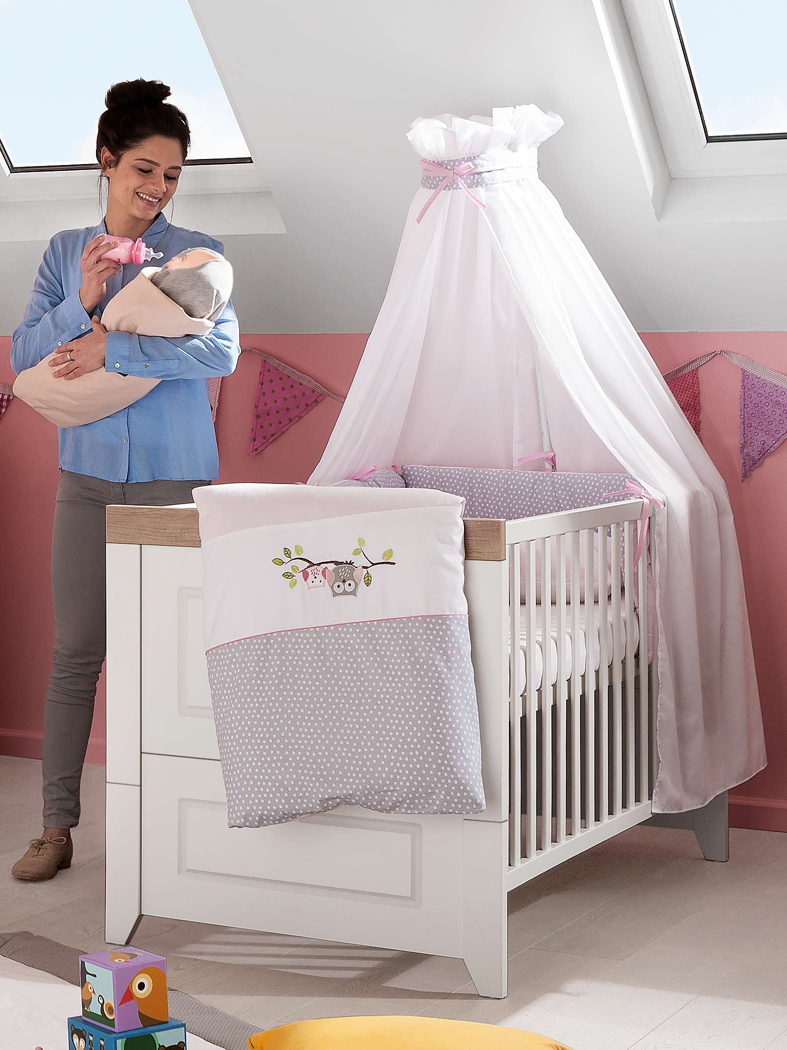 Babybett Kinderbett Bett Haus 140x70 cm mit Matratze Schublade weiss 0 bis 6 J. 
